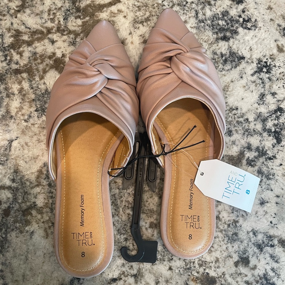 Pale pink women’s shoes. BRAND NEW